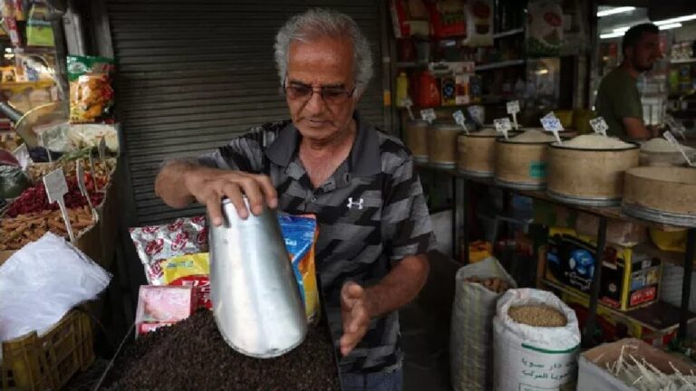Blocus américain, sanctions, embargo émirati… Comment survit l’économie iranienne ?